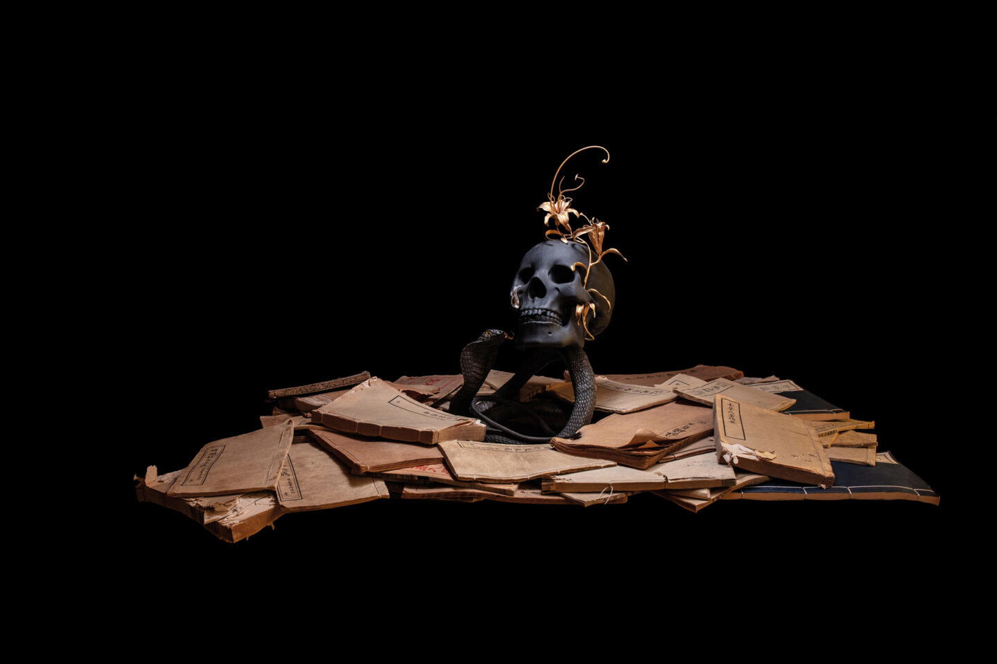 Dead but Sentient, made in obsidian, silver, diamond, crystal and 18K yellow gold