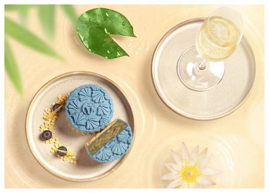Ocean Restaurant’s Ocean Sapphire mooncake