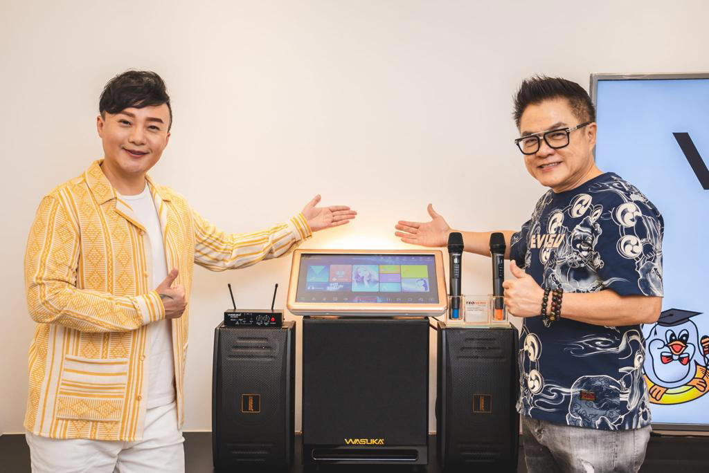 Taiwanese getai singer Hao Hao with Jackson and Teo Heng's home karaoke set