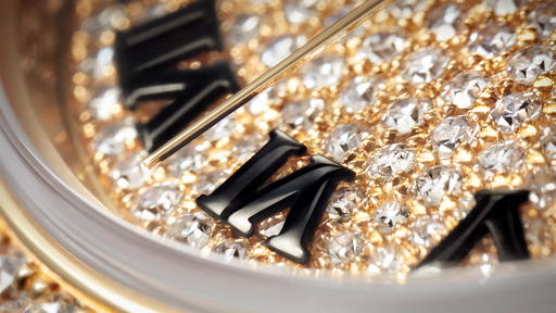 The dial of the Oyster Perpetual Lady-Datejust is paved with 291 diamonds