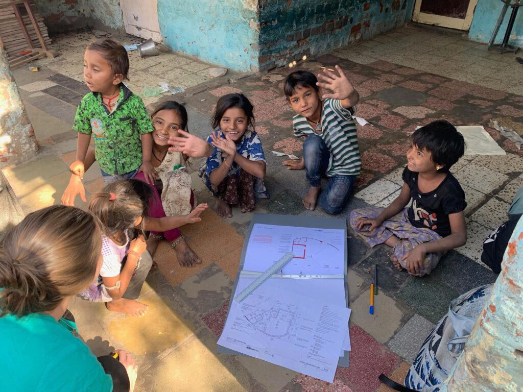 Young children in an Indian slum