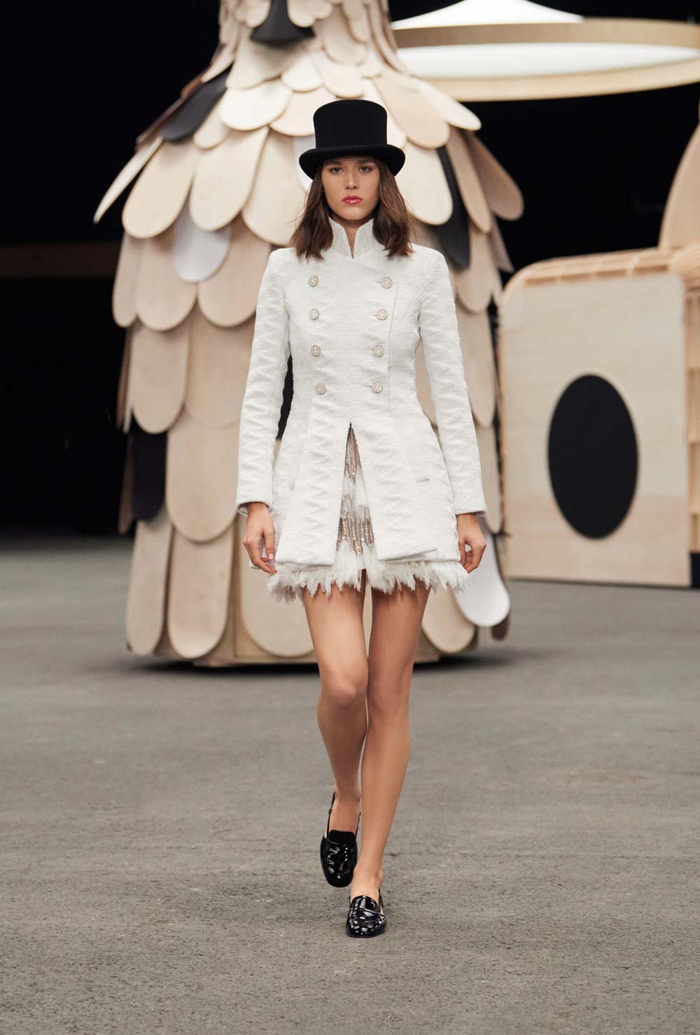 Look 1 (Credit: Chanel)