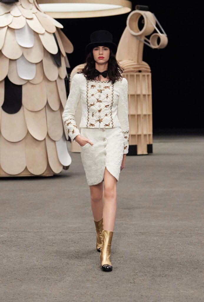 Look 2 (Credit: Chanel)