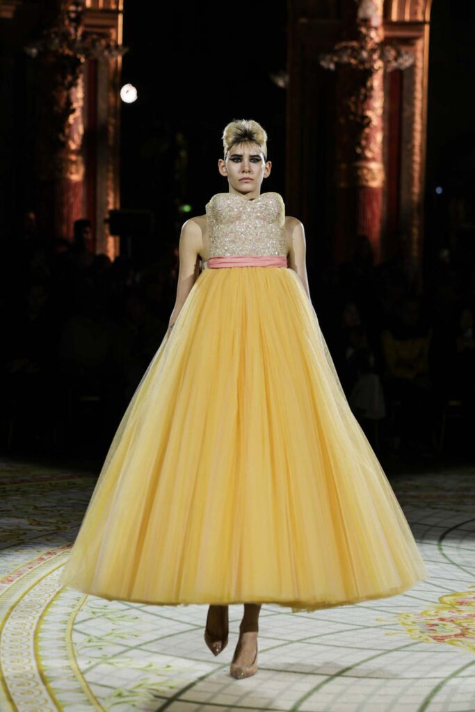 Look 8 (Credit: Viktor & Rolf)