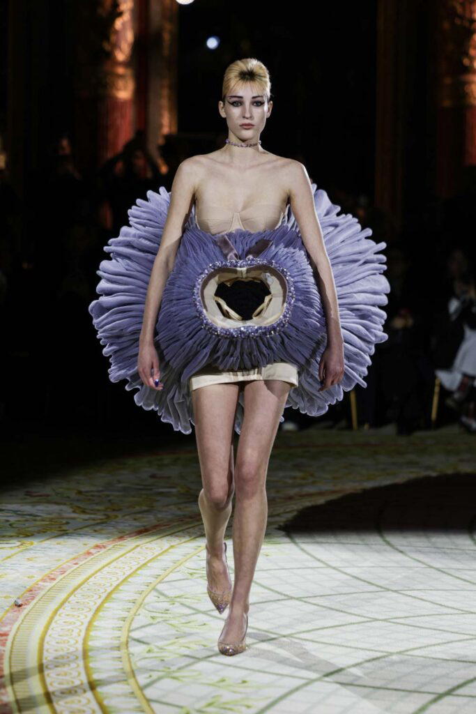 Look 9 (Credit: Viktor & Rolf)