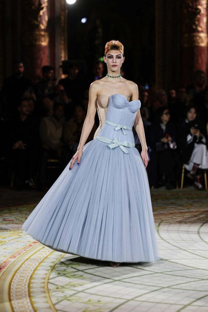 Look 17 (Credit: Viktor & Rolf)