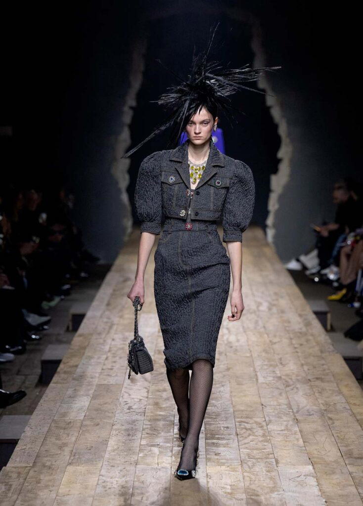 Look 21 (Credit: Moschino)