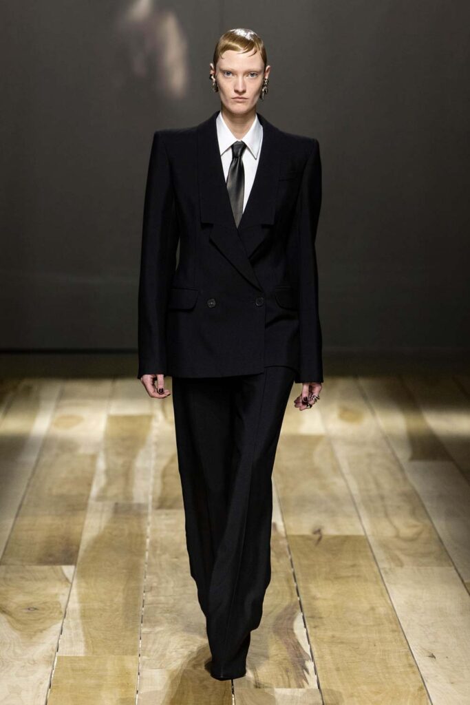 Look 2 (Credit: Alexander McQueen)
