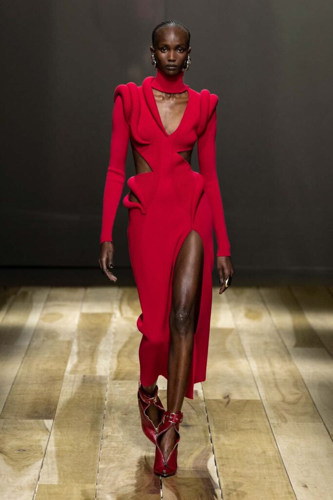 Alexander McQueen Autumn/Winter 2023 Womenswear: 9 A+ Looks | a+