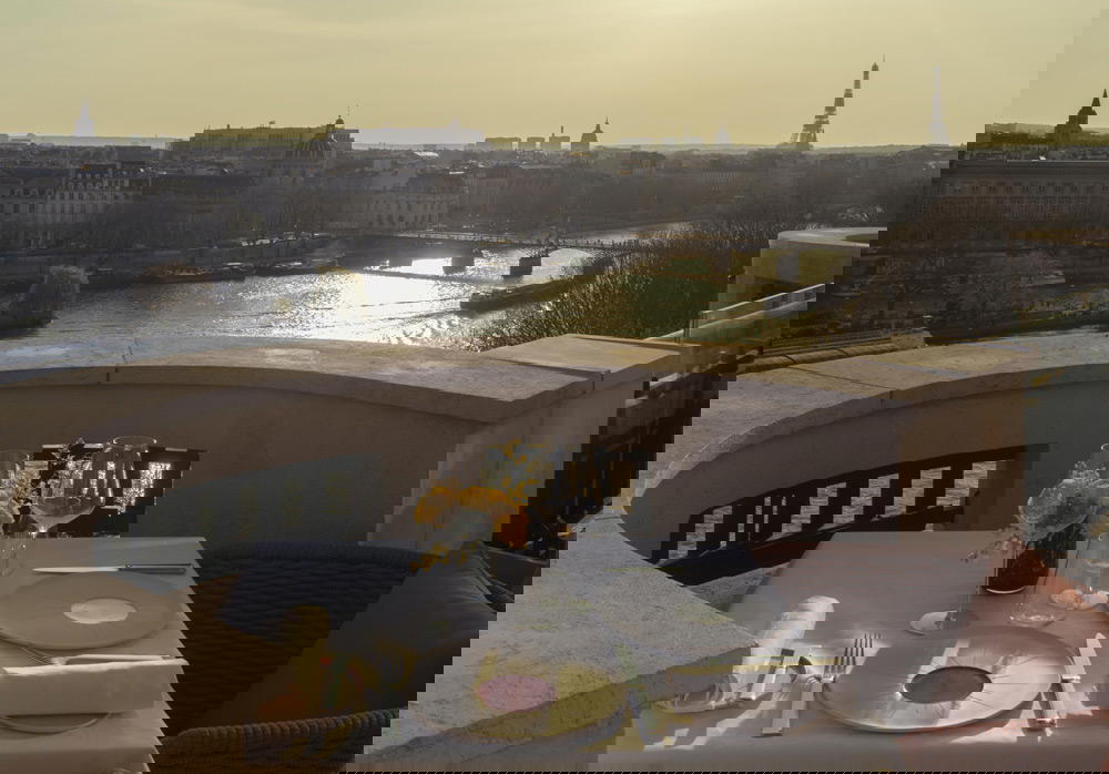 Whether you’re seated outside or inside, the views are just as great (Credit: Alexandre Tabaste)