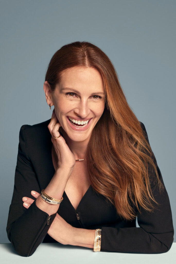 Julia Roberts wearing Ice Cube earrings, rings, necklace and bracelets in gold with diamonds