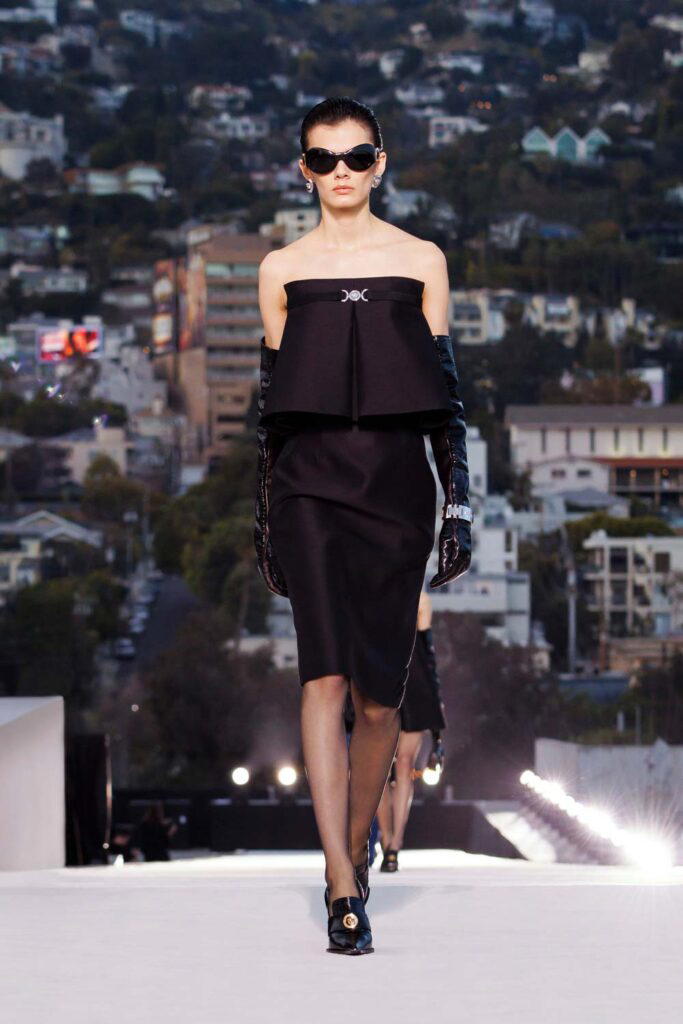 Look 8 (Credit: Versace)