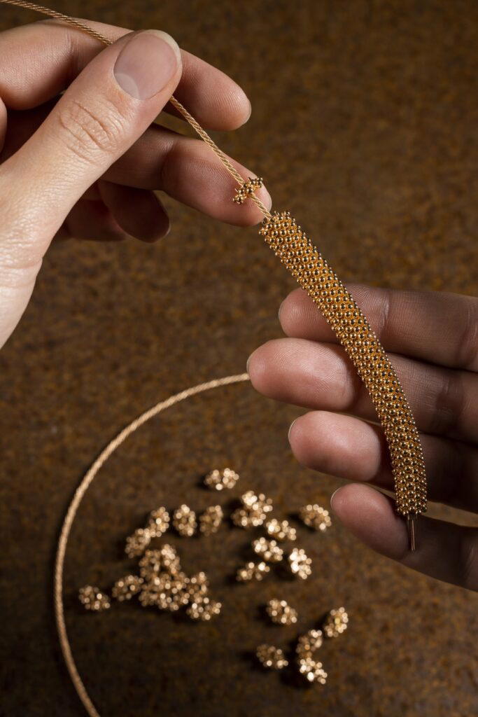 To cast the supple body, hundreds of mobile small gold beads are masterfully soldered on the central gold coil (Credit: Bulgari)