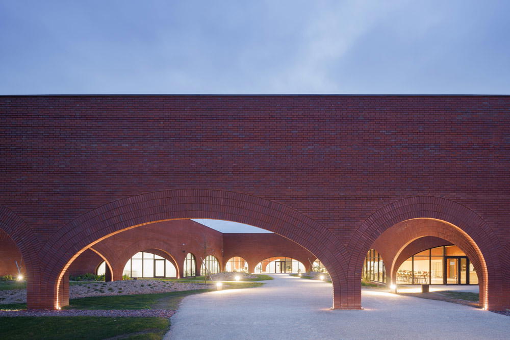 Unlike any other building in the vicinity, the Maroquinerie de Louviers is architecturally unique with distinct arches (Credit: Iwan Baan)