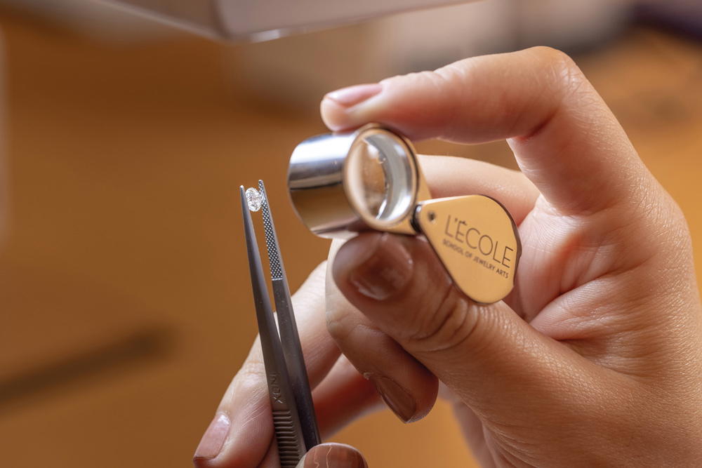 L’ÉCOLE, School of Jewelry Arts took up temporary residence at the hotel’s famed Author’s Lounge (Credit: Van Cleef & Arpels)