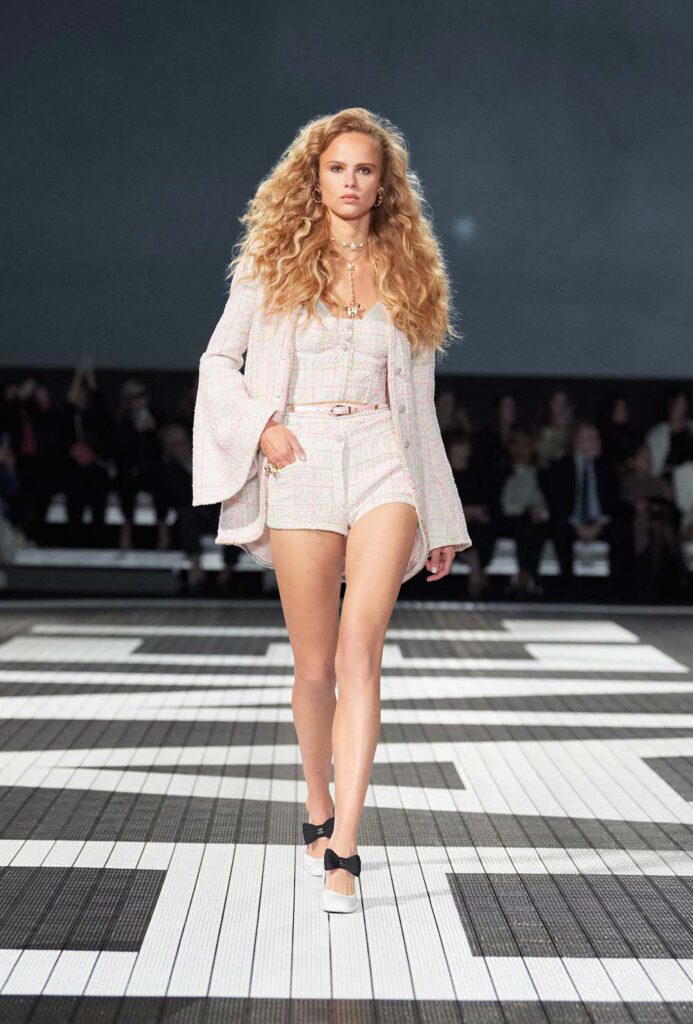 Look 10 (Credit: Chanel)