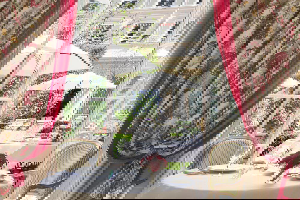 Epicure opens up to the courtyard garden (Credit: Le Bristol Paris)