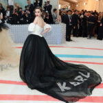 Wearing <strong>Vera Wang</strong> (Credit: Getty Images)