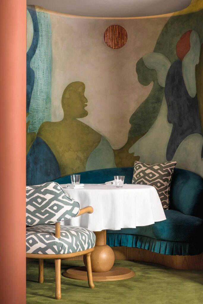 The interior of Estro