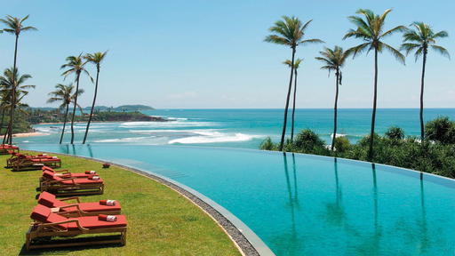 Cape Weligama’s infinity pool overlooks the ocean (Credit: Resplendent Ceylon)