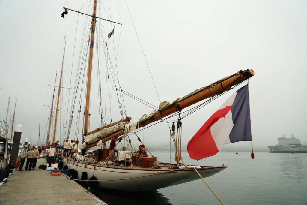 The sailboat on shore