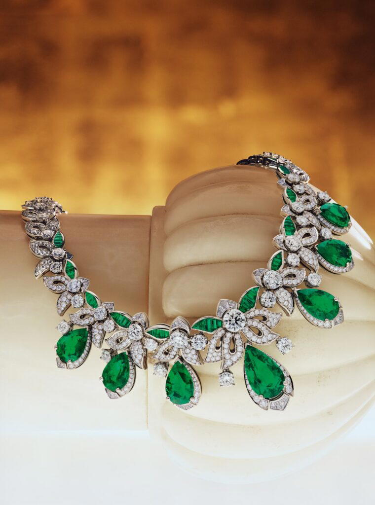 Acanthus Emerald necklace featuring emeralds amounting to 33.57 cts (Credit: Bulgari)