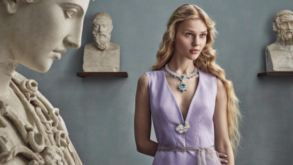 Model wearing the Regina montium necklace in white gold with an oval-cut blue-green tourmaline weighing 27.70-ct, a cushion-cut blue-green tourmaline weighing 16.26-ct, sapphires, aquamarines, tanzanites and diamonds (Credit: Van Cleef & Arpels)