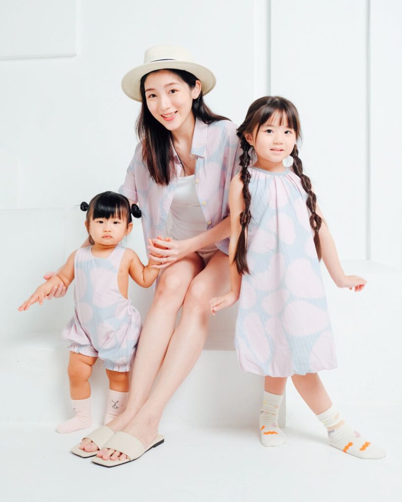 Mimi Mono’s new marshmallow collection features an abstract print with pink and blue tones