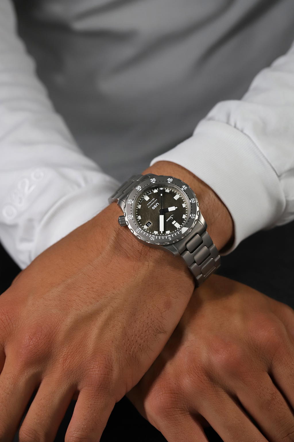 U50 DS in German Submarine Steel with a stainless steel bracelet (Credit: Sinn)