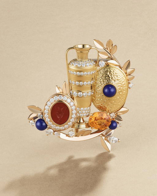 Anfora clip in yellow and pink gold with lapis lazuli, diamonds, a spessartite garnet and a 2nd-century red jasper intaglio (Credit: Van Cleef & Arpels)