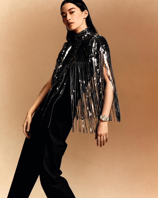 Model wearing the 38mm Code 11.59 by Audemars Piguet in pink gold, featuring a shiny ivory dial (Credit: Audemars Piguet)