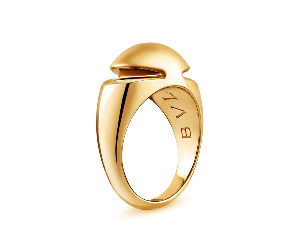 Bulgari Cabochon ring in yellow gold