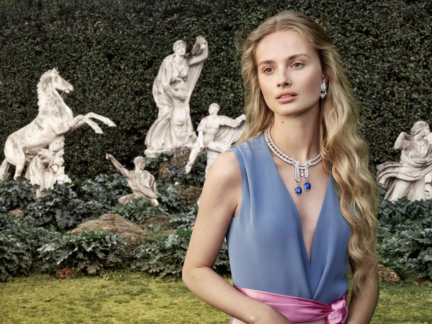 新品　BENTLEY　PEARL GARLAND　WedgeWood Discover The Van Cleef & Arpels Necklace Inspired By