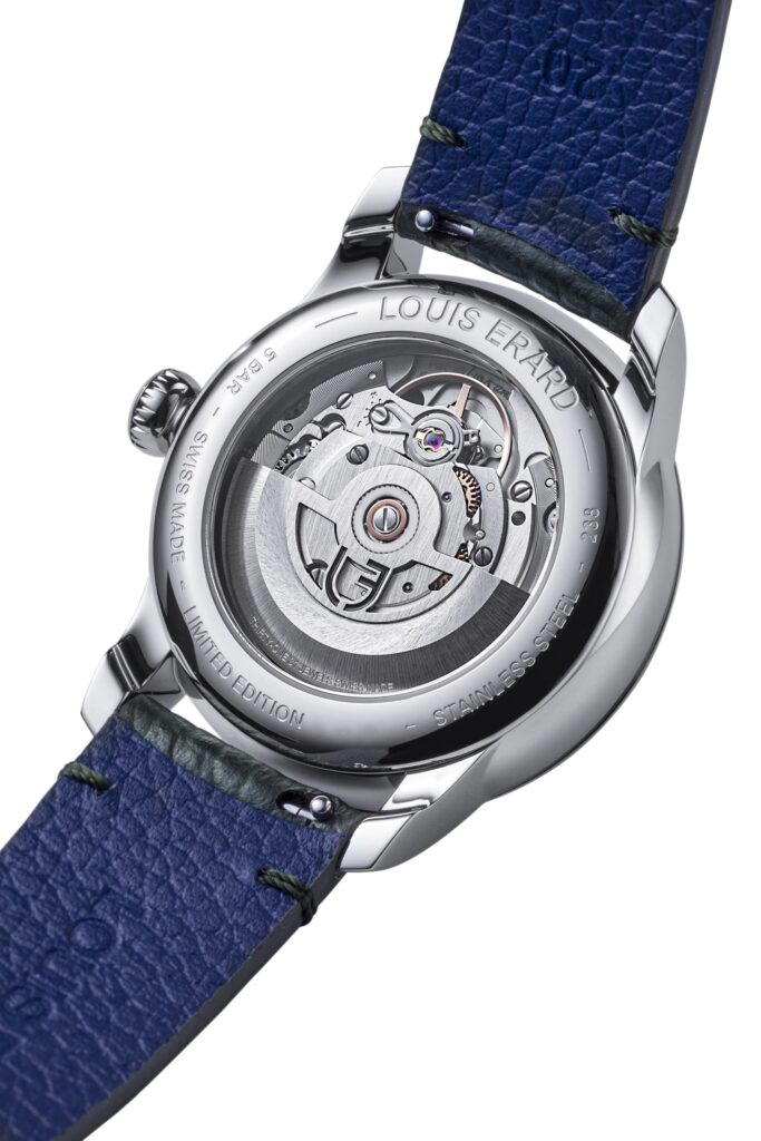 A captivating view of the self-winding Sellita SW261-1 calibre