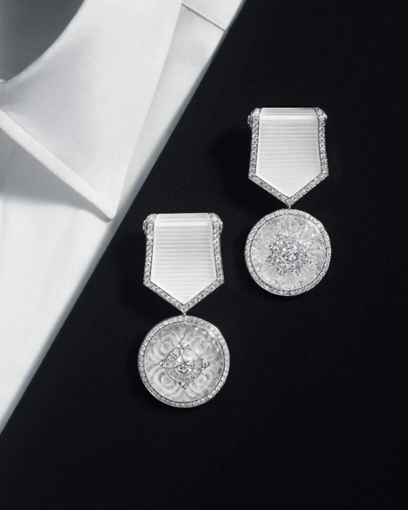 Médailles brooches in white gold with diamonds and rock crystal