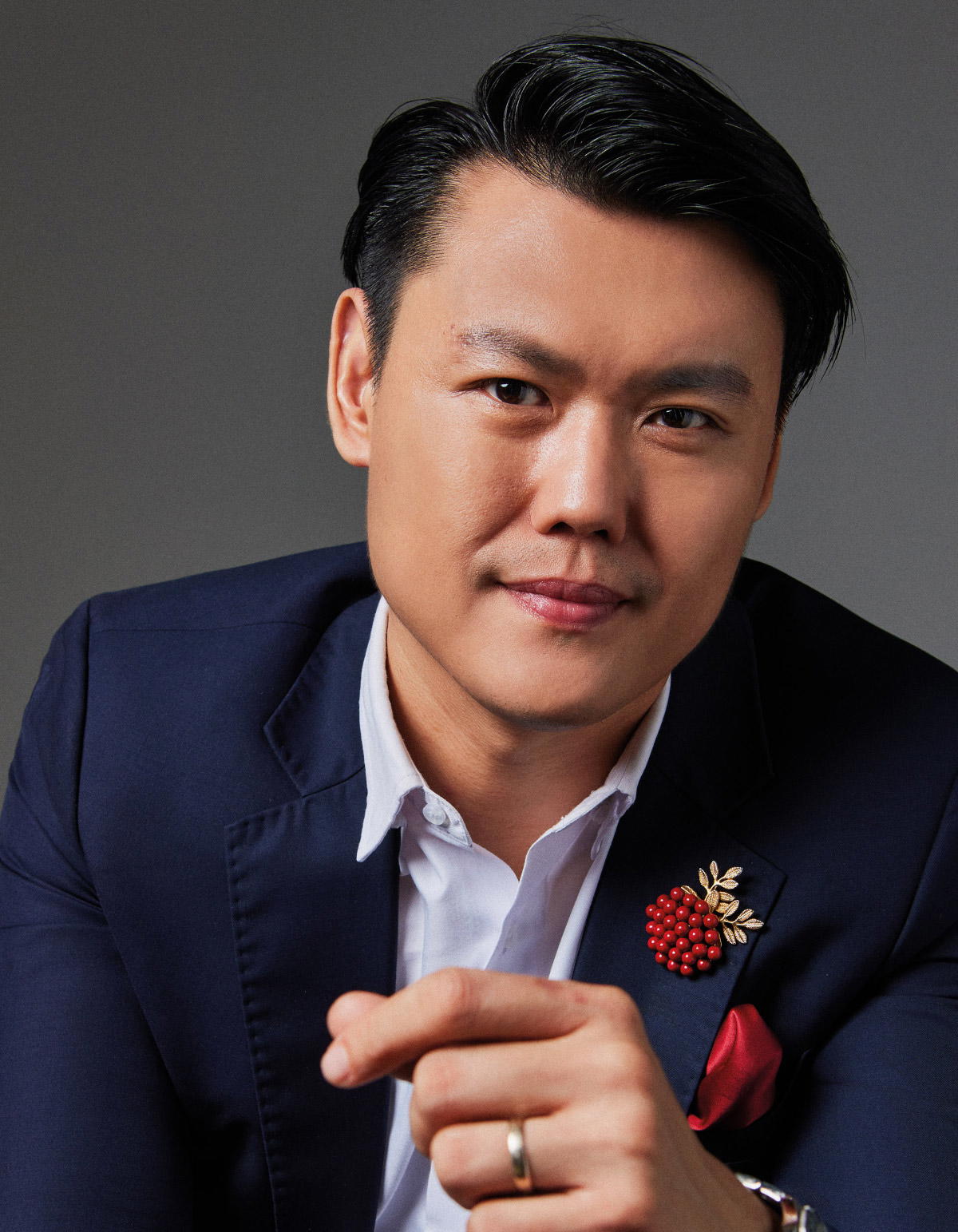 Alexander Yuen's signature act is iPad magic, which combines technology with magic techniques such as sleight of hand (Credit: Mun Kong. )