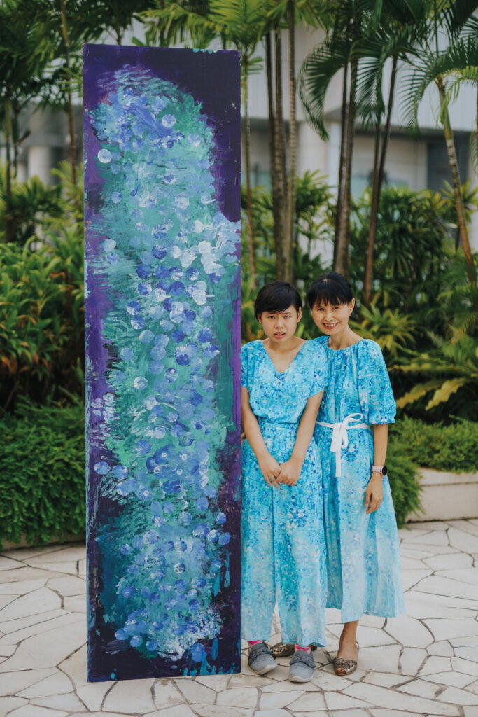 Genine together with her mother Joysline Kwan, wearing the dress derived from Genine's painting