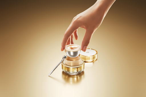 Clé de Peau Beauté Renewed Eye Contour Cream Supreme