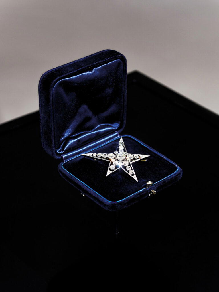 Original Comète brooch from 1932