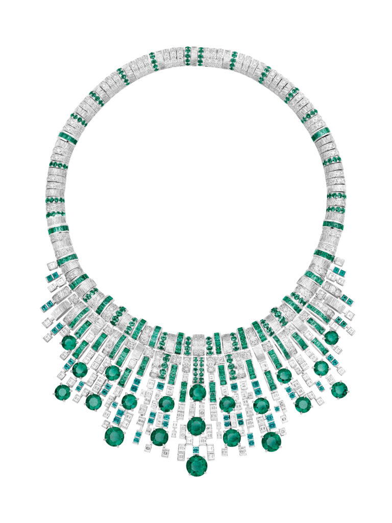 Necklace in white gold with diamonds and emeralds