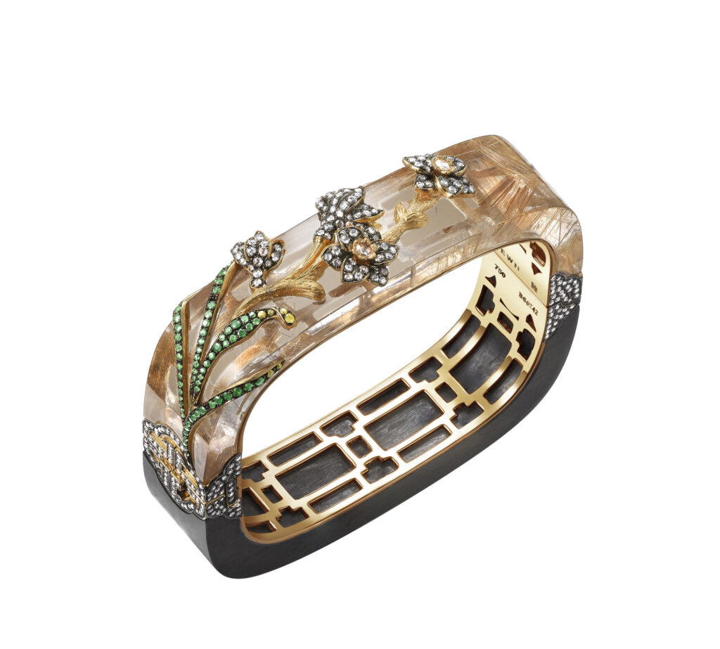 Narcissus by Zhao Mengjian bangle in yellow gold, yellow agate and rosewood with diamonds