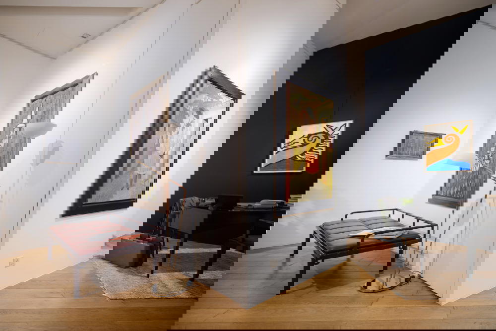 Opera Gallery Singapore is currently celebrating its 30th anniversary with ‘The Collector 1994’ exhibition, which transports viewers to the heart of the 1990s through a recreation of a collector’s home from thirty years ago