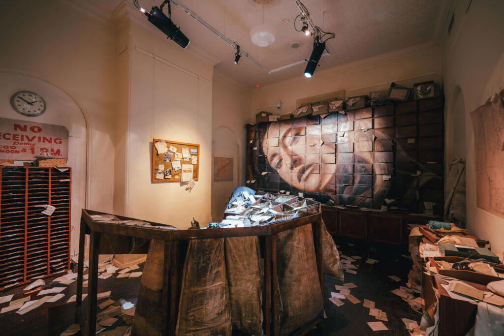 ‘The Mailroom’: Paper everywhere!