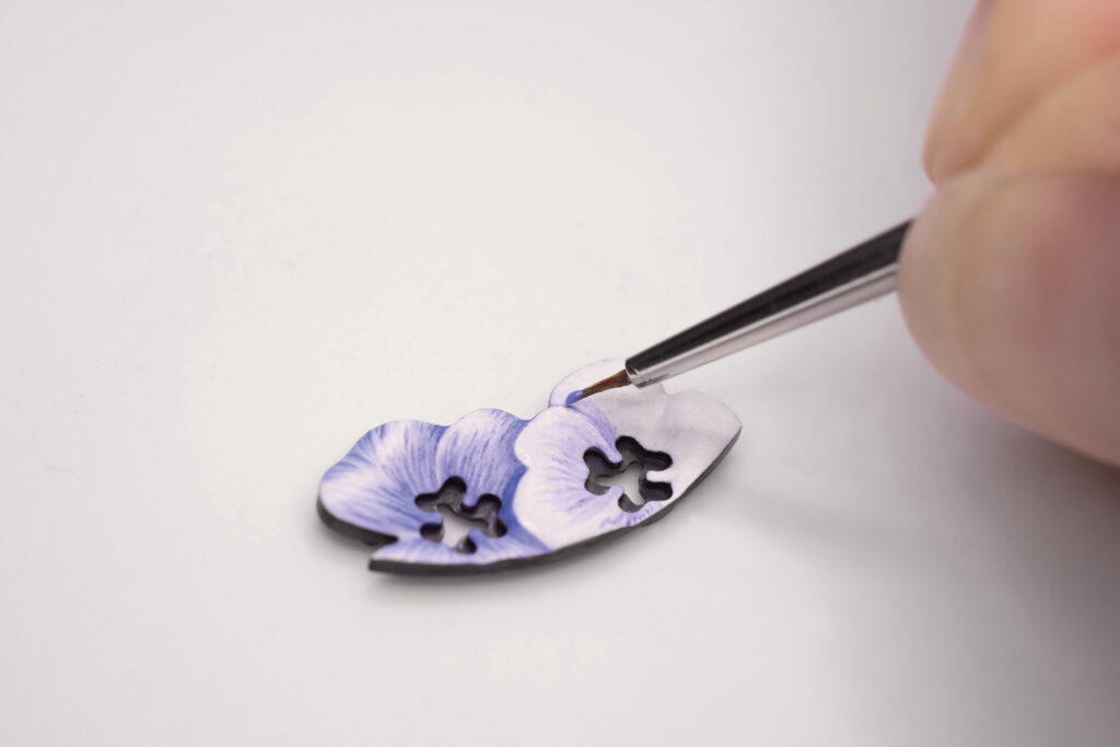 Miniature enamel painting on the vallonné enamel flowers