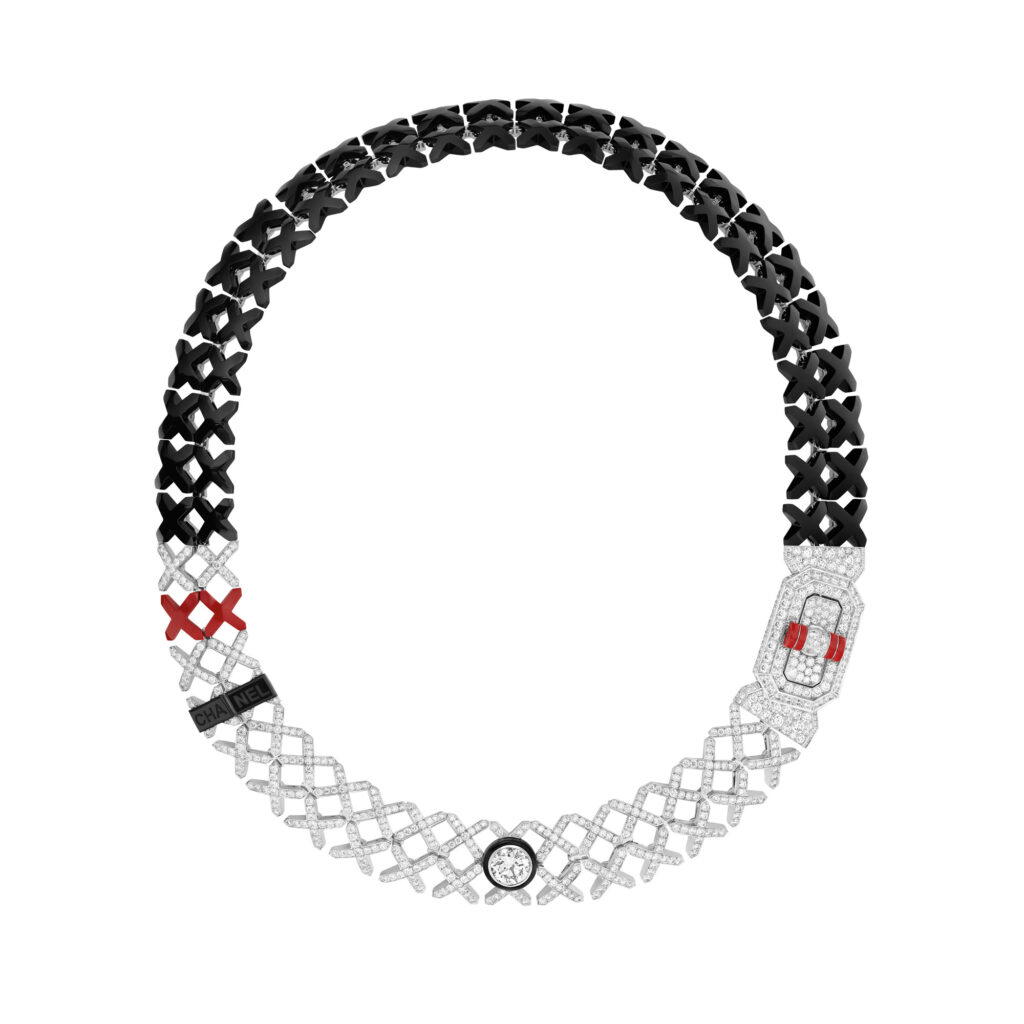 Quilted 2.55 necklace in white gold with diamonds and lacquer