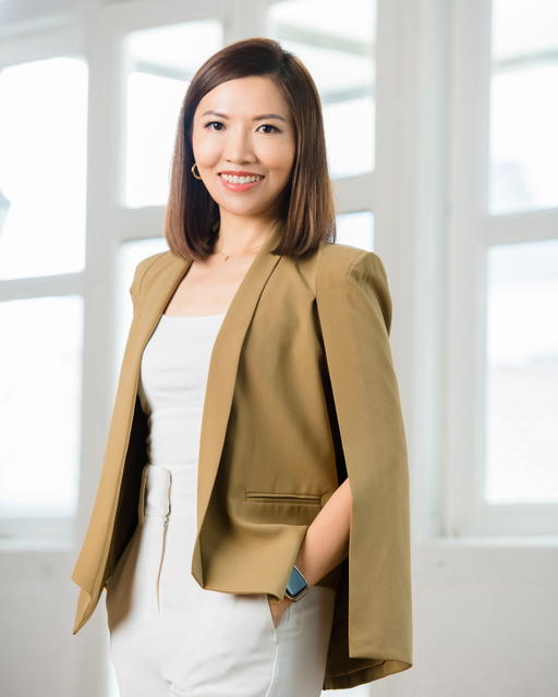 Shulin Lee is a lawyer-turned-recruiter