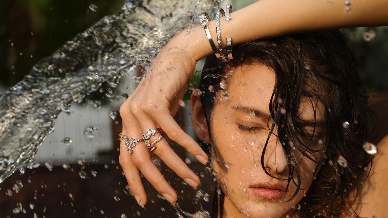 Plume de Chanel ring in white gold with diamonds, Eternal N°5 ring in white gold with diamonds, Eternal N°5 ring in beige gold with diamonds, Comete chevron bracelet in white gold with diamonds, Coco Crush bracelet in white gold with diamonds, and Eternal no. 5 bracelet in white gold with diamonds, all from Chanel