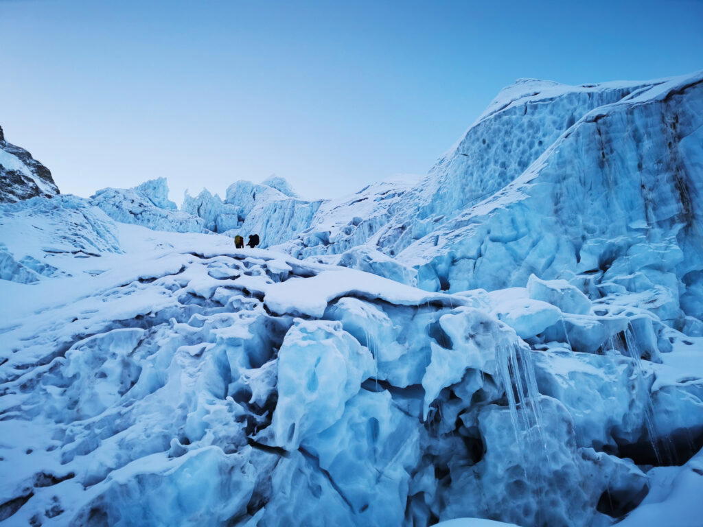 Despite illness, extreme winds, and partially lost vision, Vincere Zeng made it up Everest in May 2023