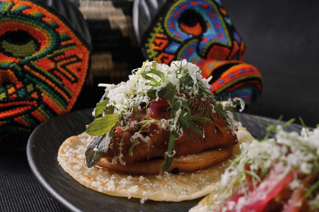 Lechonsita (suckling pig) served with warm tortillas