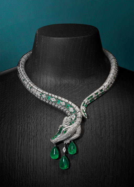 Wani necklace in white gold with diamonds and emeralds